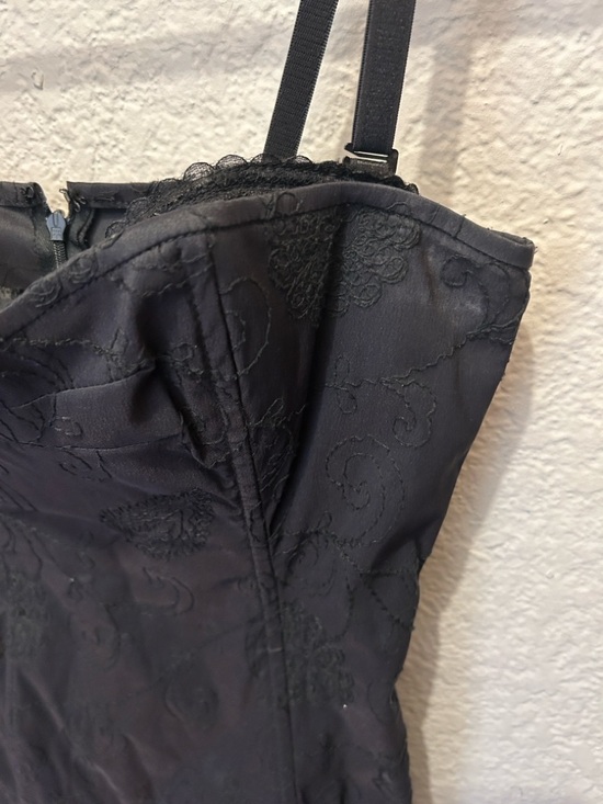 Elegant Black Strapless Dress - Picture 5 of 6